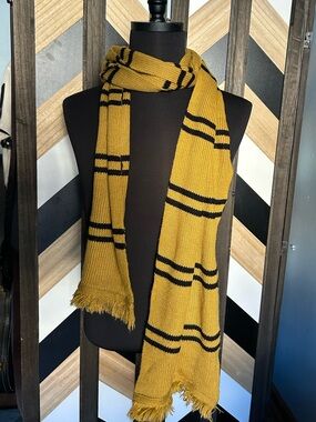 Hufflepuff Knit Scarf - Wizarding World of Harry Potter